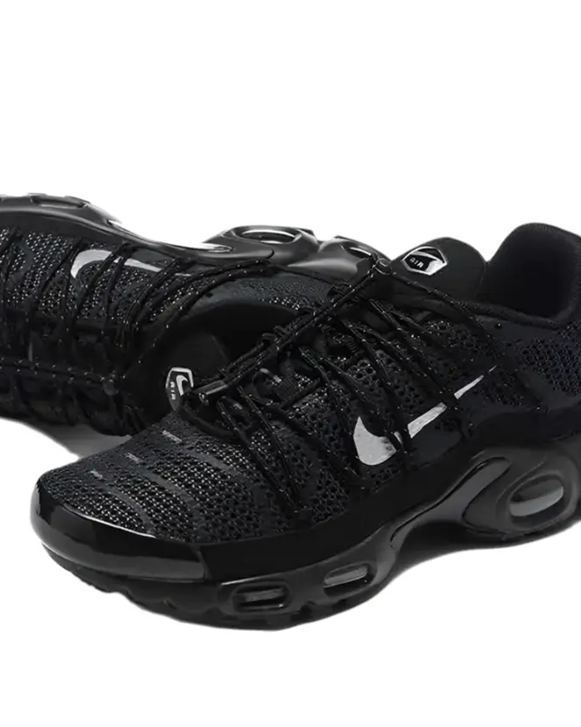 Nike Air Max Plus Utility Black & White Nike Air Max Plus Utility Mldrip