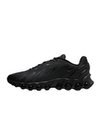 Black Nike DN8