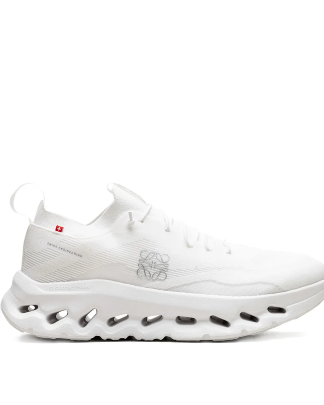 Loewe - On Cloud Tilt
