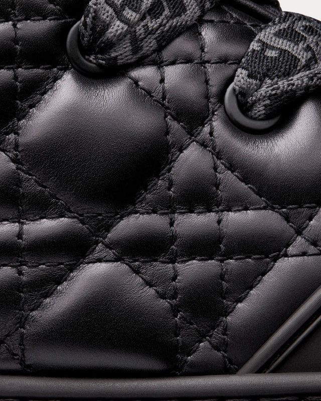 "B9" Sneaker