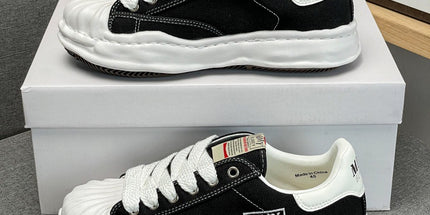 canvas shoes