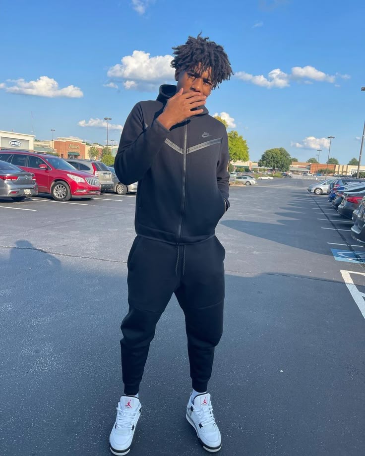 Black Nike Tech streetwear outfit